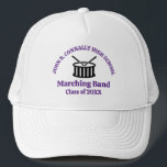 High School Marching Band Aangepast Paarse Script Trucker Pet<br><div class="desc">Deze moderne high school marching band pet heeft de naam van de student en de band in paarse script onder de drums. Personaliseer voor symfonische,  blaasensemble,  of concertbandleden of hun regisseur voor een geweldig afstuderen aandenken cadeau.</div>