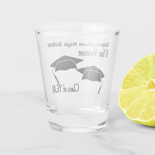 High School Reunion Dual Black Mortarboards Shot Glas (Achterkant)