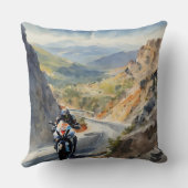 High-Speed avontuur in een levendig berglandschap Kussen (Achterkant)