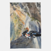 High-Speed avontuur in een levendig berglandschap Theedoek (Verticaal)