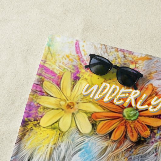 Highland Calf Levendige gekleurde bloemen Strandlaken (In situ)