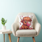 highland cow calf blowing pink bubblegum cushion kussen (Stoel)