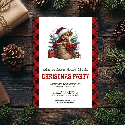 Highland cow Christmas invite with holly berries Kaart