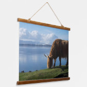 Highland Cow on the Coast Hangend Wandkleed (Gebogen)