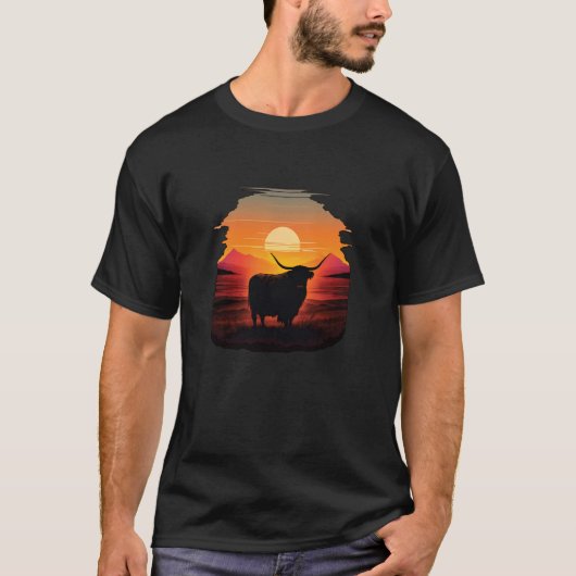 Highland Cow Scottish Cattle Sunset T-shirt (Voorkant)