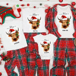 Highland Koe Feestelijke Boerderij Dier Christmas  T-shirt<br><div class="desc">Op zoek naar een schattige en unieke manier om je kerstgroeten dit jaar te versturen? Kijk niet verder dan onze hoogland koe en kalf kerstkaarten! Met een schattig en feestelijk ontwerp zijn deze kaarten ideaal voor liefhebbers van koeien, landgenoten en westerne liefhebbers. Elke kaart is voorzien van een hoogland koe...</div>