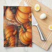 Highland Koe genesteld tussen herfstoogst pompoene Theedoek (Quarter Fold)