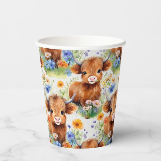 Highland Koe in wilde bloemen Papieren Bekers (Achterkant)