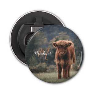 Highland koe kalf herfstgras monogram initiaal button flesopener