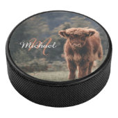 Highland koe kalf herfstgras monogram initiaal hockey puck (3/4)