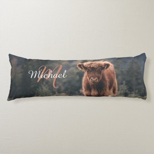 Highland koe kalf herfstgras monogram initiaal lichaamskussen (Voorkant)