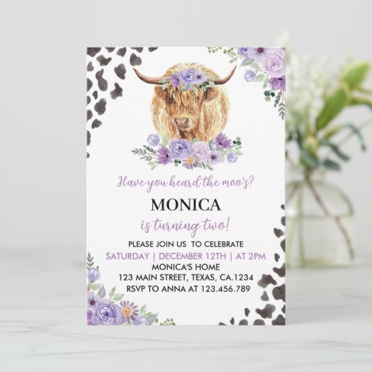 Highland Koe Meisje Bloemen Verjaardagsuitnodiging Kaart (Staand voorkant)