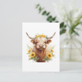 Highland Koe met gele zonnebloemkroon Briefkaart (Staand voorkant)