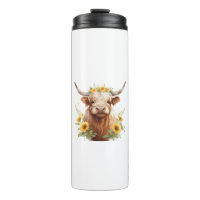 Highland Koe met gele zonnebloemkroon