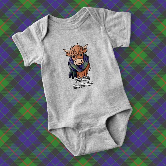 Highland Koe met Gunn Tartan Sjaal Romper