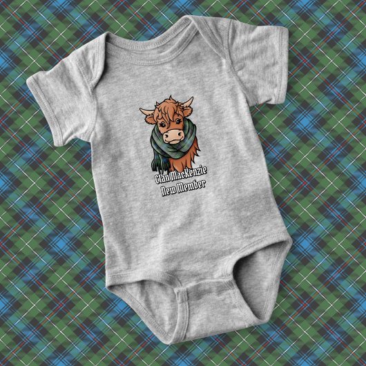 Highland Koe met MacKenzie Tartan Sjaal Romper