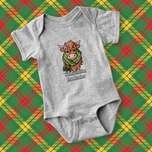 Highland Koe met MacMillan Tartan Sjaal Romper