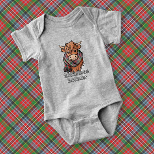 Highland Koe met MacPherson Tartan Sjaal Romper