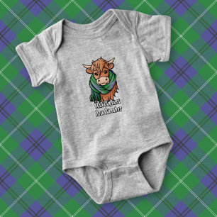 Highland Koe met Oliphant Tartan Sjaal Romper