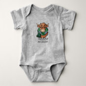 Highland Koe met Oliphant Tartan Sjaal Romper (Voorkant)
