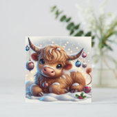 Highland Koe Rustend in Besneeuwde Kerstwonderland Feestdagenkaart (Staand voorkant)