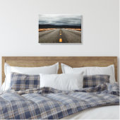 Highway naar de bergen onder bewolkte hemel canvas afdruk (Insitu (Slaapkamer))