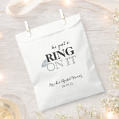 Hij deed een ring aan haar vinger bedankzakje (Geknipt)