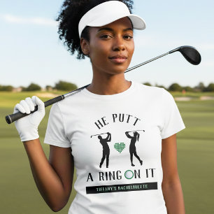 Hij deed een ring om haar vinger Golf vrijgezellen T-shirt