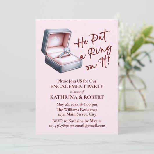 Hij deed er een ring op! Pink Engagement Party Kaart (Staand voorkant)