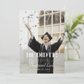 HIJ DEED HET AFSTUDEERFEEST UITNODIGING (Staand voorkant)