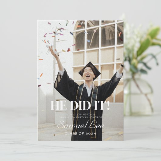 HIJ DEED HET AFSTUDEERFEEST UITNODIGING (Staand voorkant)