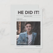 HIJ DEED HET AFSTUDEREN AANKONDIGING FEESTUITNODIG (Voorkant / Achterkant)