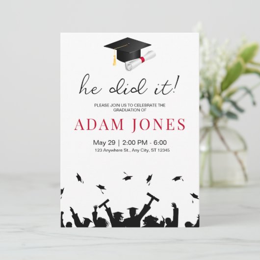 Hij deed het Afstuderen uitnodiging, minimalistisc Kaart (Staand voorkant)