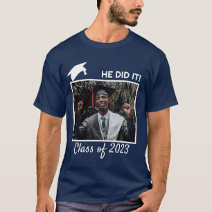 Hij deed het klasje van het Afstuderen van de Foto T-shirt
