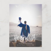Hij deed het Modern Script Boy Photo Afstuderen Aankondigingskaart (Voorkant)