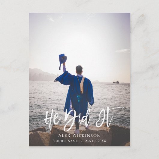 Hij deed het Modern Script Boy Photo Afstuderen Aankondigingskaart (Voorkant)