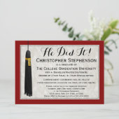 Hij deed het Tassel met Maroon College Graduation Kaart (Staand voorkant)
