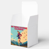 Hij denkt dat ik thuis Sassy Runner schoonmaak Bedankdoosjes (Geopend)