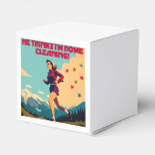 Hij denkt dat ik thuis Sassy Runner schoonmaak Bedankdoosjes (Achterkant)