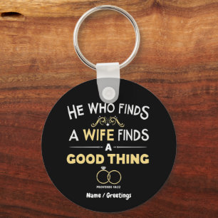 Hij Die Een Vrouw Vindt, Vindt Een Goed Ding Spreu Sleutelhanger