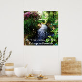 Hij die leert, leert. - Ethiopische proverb Poster (Keuken)