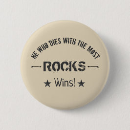 Hij Die Sterft Met De Meeste ROTSGesteenten Wint!  Ronde Button 5,7 Cm