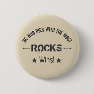 Hij Die Sterft Met De Meeste ROTSGesteenten Wint!  Ronde Button 5,7 Cm