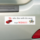 Hij die sterft met de meeste speelgoedwonden!!!! bumpersticker (Op auto)