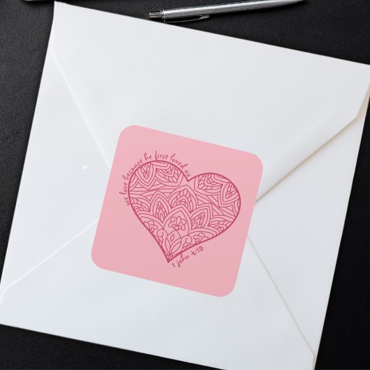 Hij eerst hield van ons 1 Johannes 4:19 Rode Hart  Vierkante Sticker