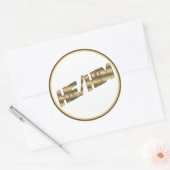 Hij gaf hem een gouden T-shirt Ronde Sticker (Envelop)