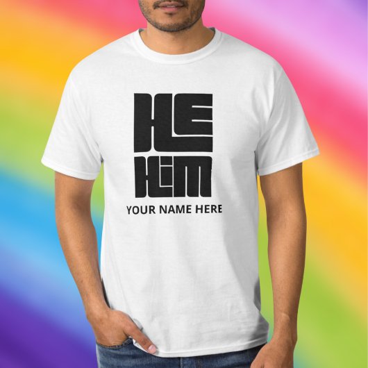 Hij gaf hem grote, gedurfde voornaamwoorden in het t-shirt