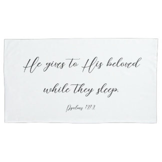 Hij geeft aan zijn geliefde kussensloop