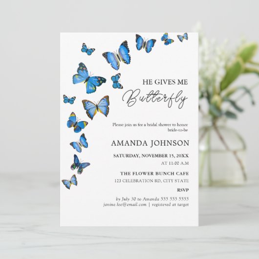 Hij geeft me vlinders bruids douche uitnodiging (Staand voorkant)