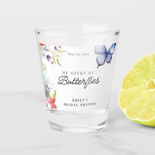 Hij Geeft Me Vlinders Bruiloft Feest Shot Glas (Voorkant)